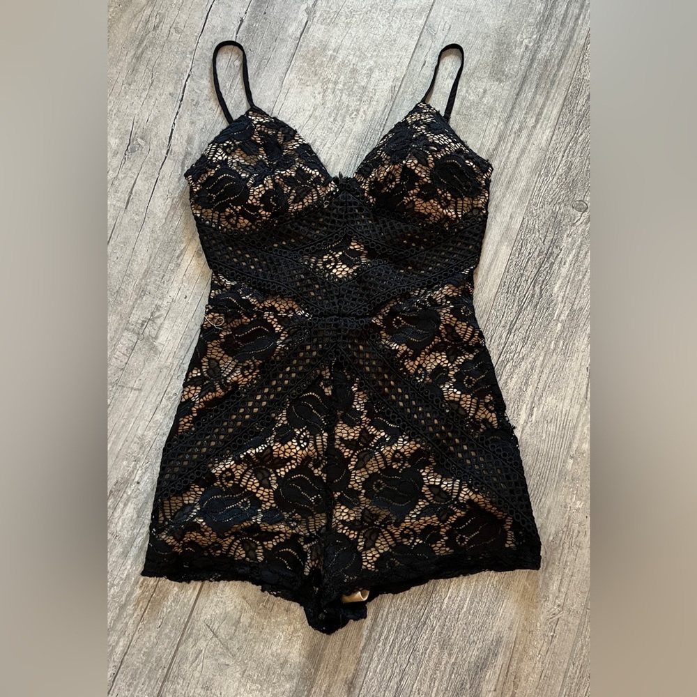 Miss Avenue Black Bodycon Party lace shorts Romper w/adjustable straps Sz M